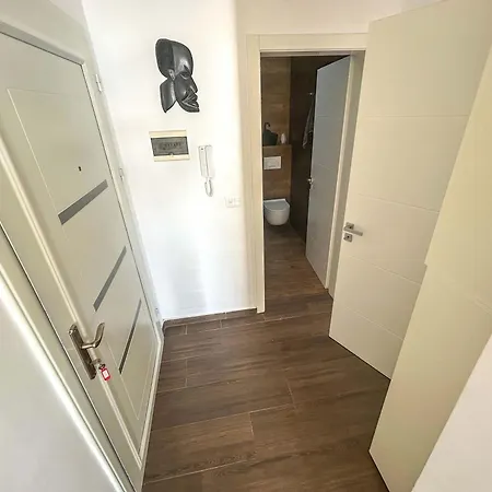 Nicolas 618 Apartment *