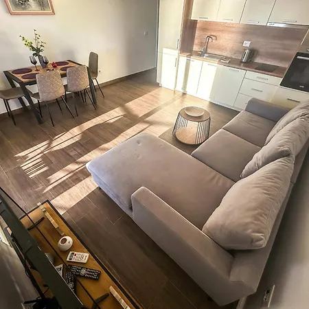 Nicolas 618 Durres